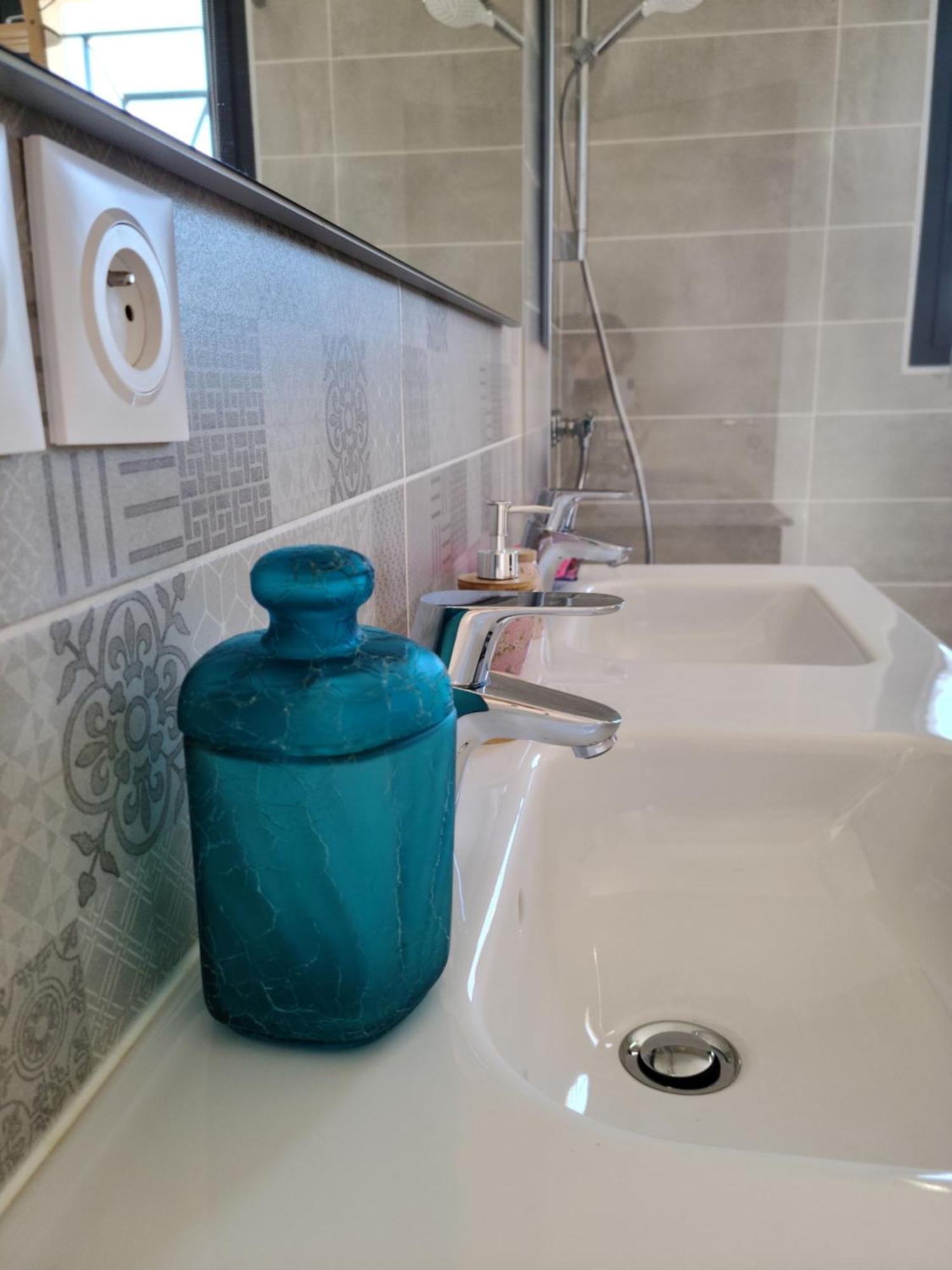 Les Papillons D'Uzes Bed and Breakfast Saint-Laurent-la-Vernède Εξωτερικό φωτογραφία