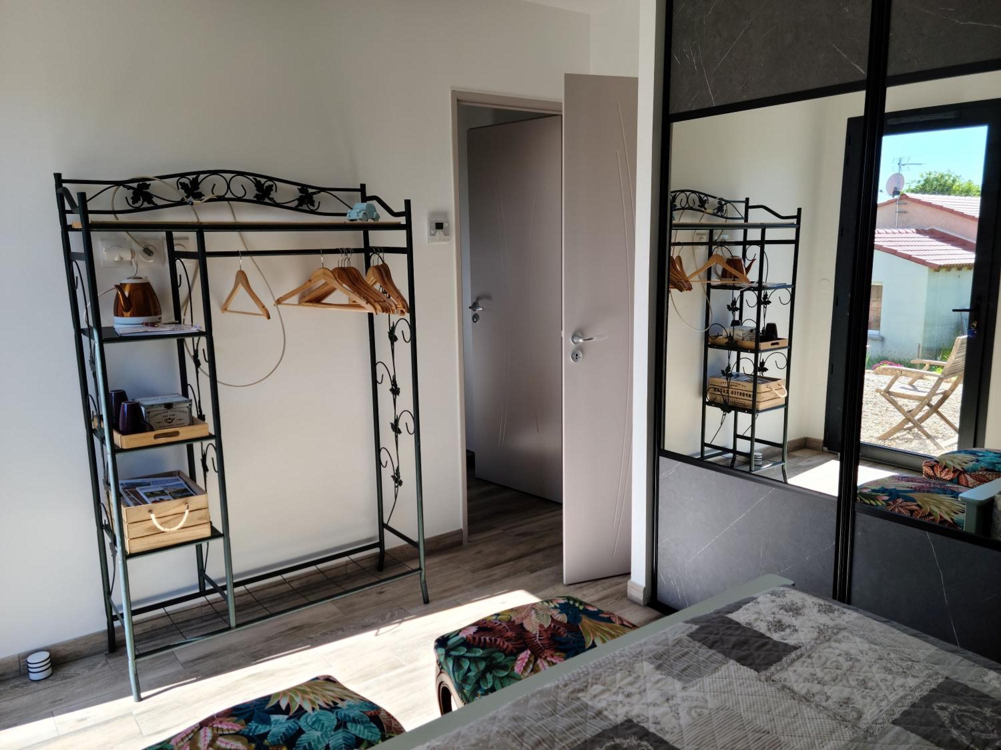 Les Papillons D'Uzes Bed and Breakfast Saint-Laurent-la-Vernède Εξωτερικό φωτογραφία